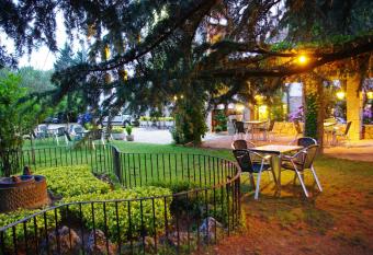 Els Ca  adors de Ma  anet has Balcony rooms