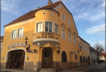 Hotel zur Post allows 18 year olds to book a room