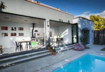 Twice Central Guest House has Balcony rooms