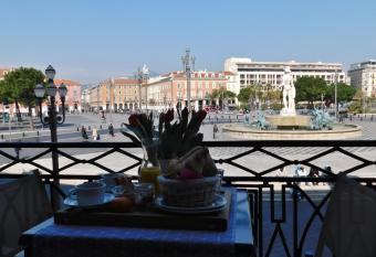 Hotel De La Mer allows 18 year olds to book a room