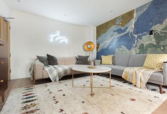 The Old Tailor House - Charming 4BDR Home has Balcony rooms