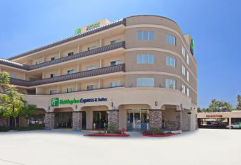 Holiday Inn Express & Suites Pasadena - Los Angeles By IHG allows 18 year olds to book a room