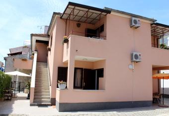 Apartments Garden has Balcony rooms