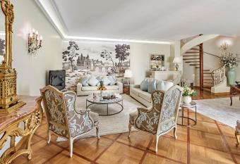 La R  serve de Beaulieu has Balcony rooms