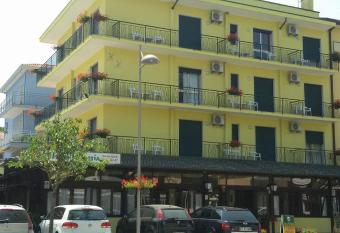 Hotel Helvetia has Balcony rooms