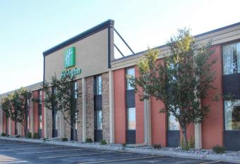 Holiday Inn Alexandria allows 18 year olds to book a room