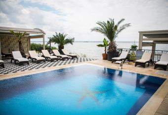 Almar Lake View Boutique H has Balcony rooms