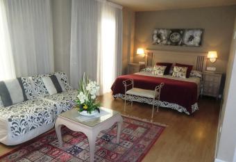 Hotel Vila Mar allows 18 year olds to book a room