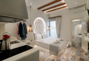 Naxos Petite Studios has Balcony rooms