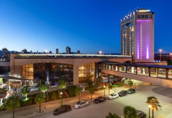 Delta Hotels by Marriott Burnaby Conference Centre has Balcony rooms