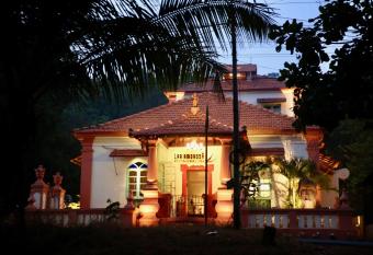 Lar Amorosa allows 18 year olds to book a room