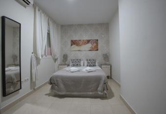 Carreteria 73 has Balcony rooms