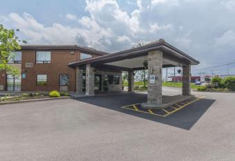 Comfort Inn allows 18 year olds to book a room