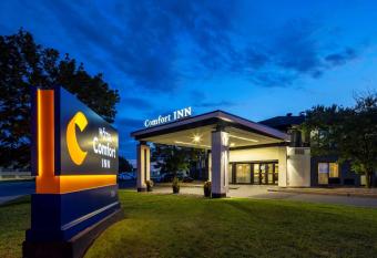Comfort Inn Montreal Aeroport allows 18 year olds to book a room