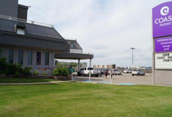 Radisson Hotel & Conference Centre West Edmonton allows 18 year olds to book a room