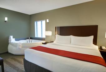 Holiday Inn Calgary-Airport By IHG has rooms with a private hot tub
