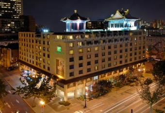 Holiday Inn Montreal Centreville Downtown has Balcony rooms