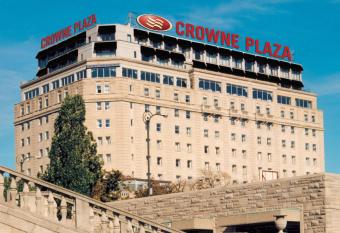The Brock Niagara Falls Fallsview, Tapestry by Hilton has Balcony rooms