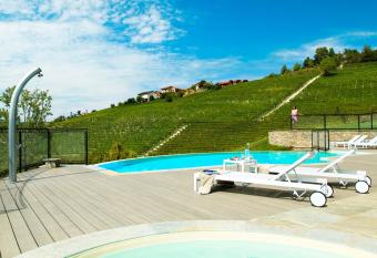 R  va Resort has Balcony rooms