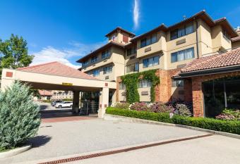 Hotel Kelowna & Conference Centre allows 18 year olds to book a room