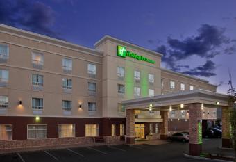 Holiday Inn & Suites Kamloops allows 18 year olds to book a room