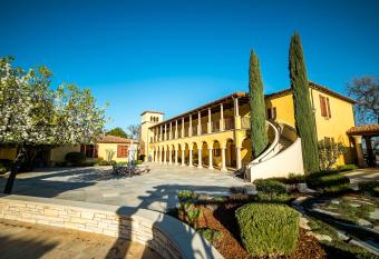 Calipaso Winery & Villa has Balcony rooms