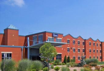 Residence & Conference Centre - Welland allows 18 year olds to book a room