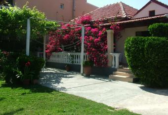 Villa Spiridoula allows 18 year olds to book a room