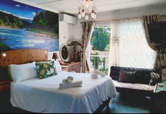 Queensburgh B&B or Self Catering has rooms with a private hot tub