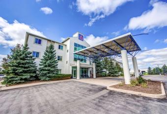 Motel 6-Burlington, On - Toronto West - Oakville allows 18 year olds to book a room