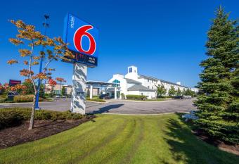 Motel 6-Mississauga, ON - Toronto allows 18 year olds to book a room