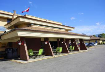 Dilworth Inn allows 18 year olds to book a room