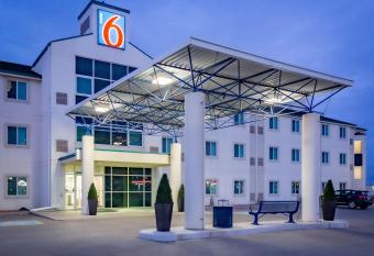 Motel 6 Saskatoon Sk allows 18 year olds to book a room