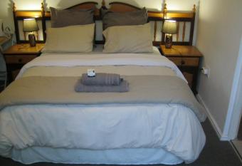 Shirleys Place has Balcony rooms