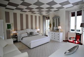 Trattoria Laghee con alloggio allows 18 year olds to book a room