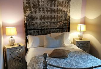 OYO The Chatwal Boutique Hotel allows 18 year olds to book a room