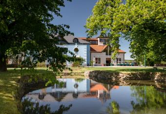 Darovansk   Dv  r - Wellness & Golf Hotel has Balcony rooms