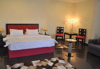 Best View Pyramids Hotel has rooms with a private hot tub