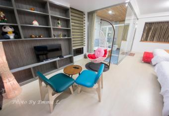 Colorful Fish Cottage has Balcony rooms