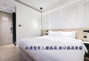 KEEBE Hotel allows 18 year olds to book a room