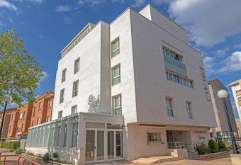 Hotel Alda Ciudad de Soria allows 18 year olds to book a room