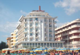 Hotel Tibidabo allows 18 year olds to book a room