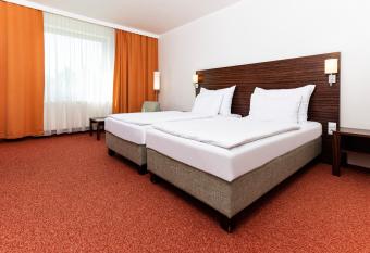 Hotel Euro has rooms with a private hot tub