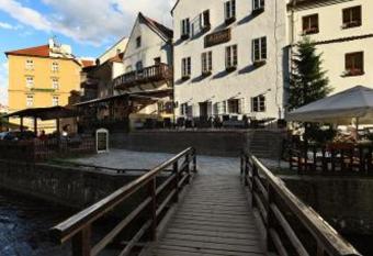 Depandance Edward Kelly allows 18 year olds to book a room