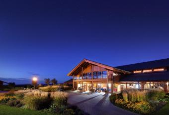 Green Inn Hotel has Balcony rooms