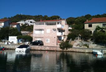 Apartments Victoria has Balcony rooms