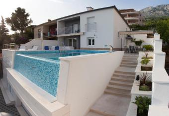 Villa Vinka has Balcony rooms