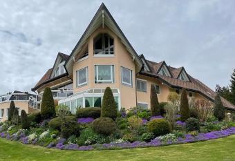 Sunside Wellness-Oase Hotel Apartment s Schwarzwald am Schluchsee has Balcony rooms