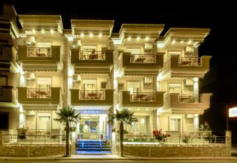 Aigli Rooms has Balcony rooms