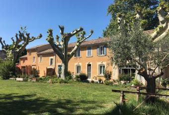 Mas Le Nathakassou allows 18 year olds to book a room